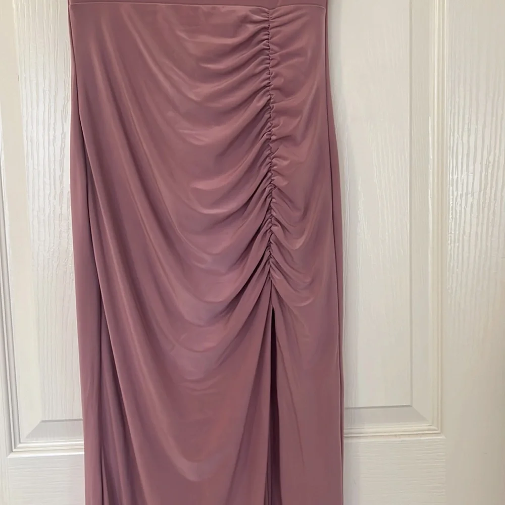 WINDSOR Ria Formal High Slit Ruched Dress - Picture 5 of 7